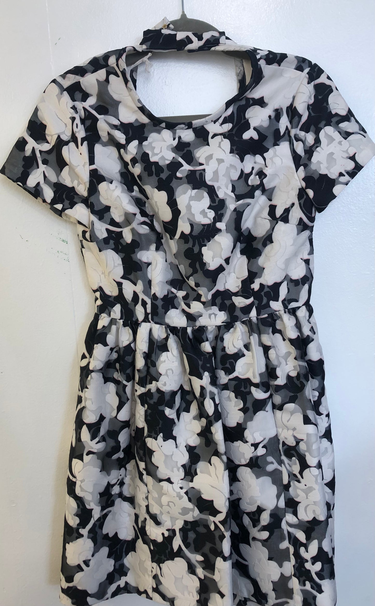KATE SPADE Black/White Dress -Size 8 $120 Now $79