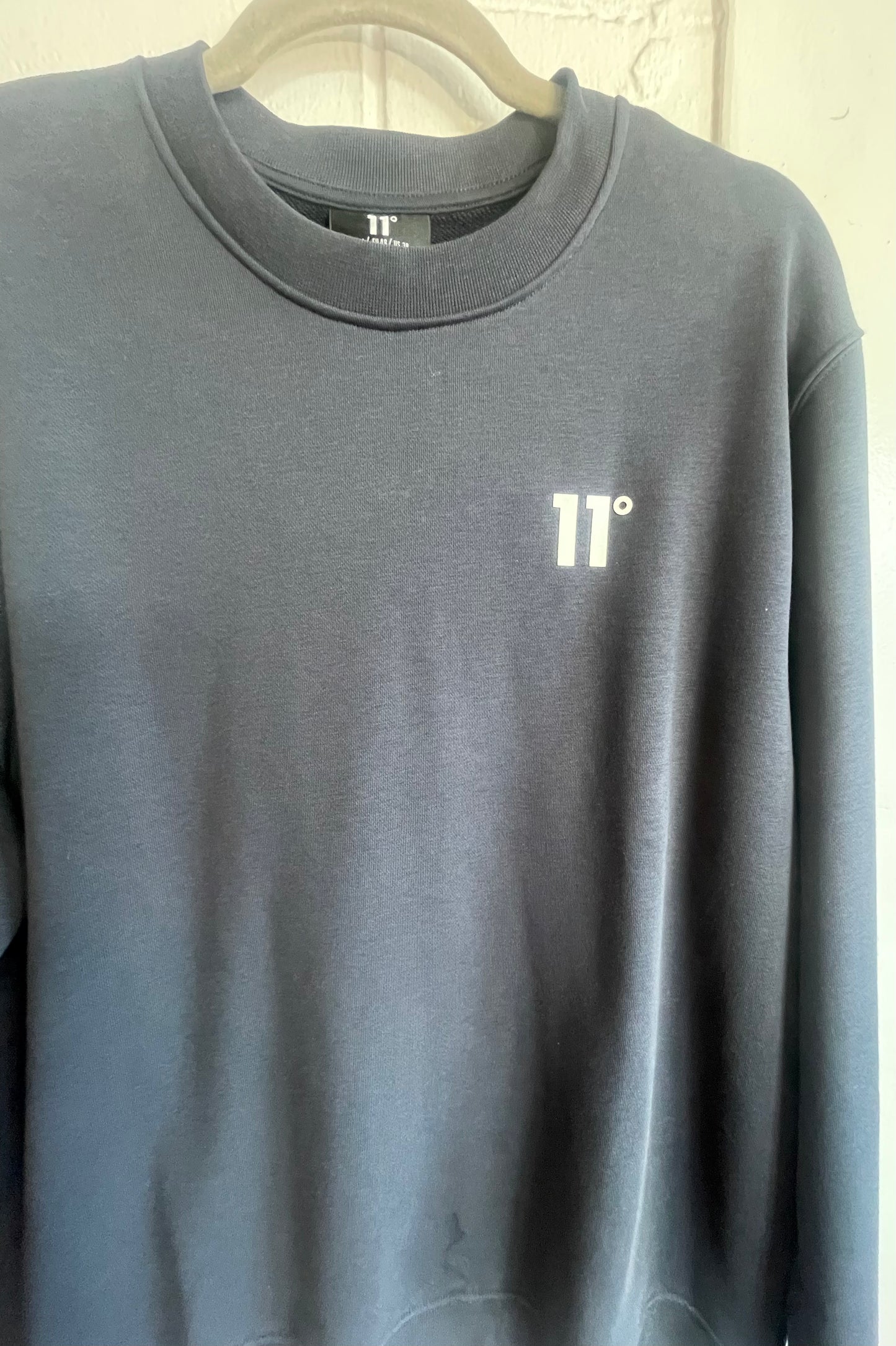 11 DEGREES Sweatshirt Size M